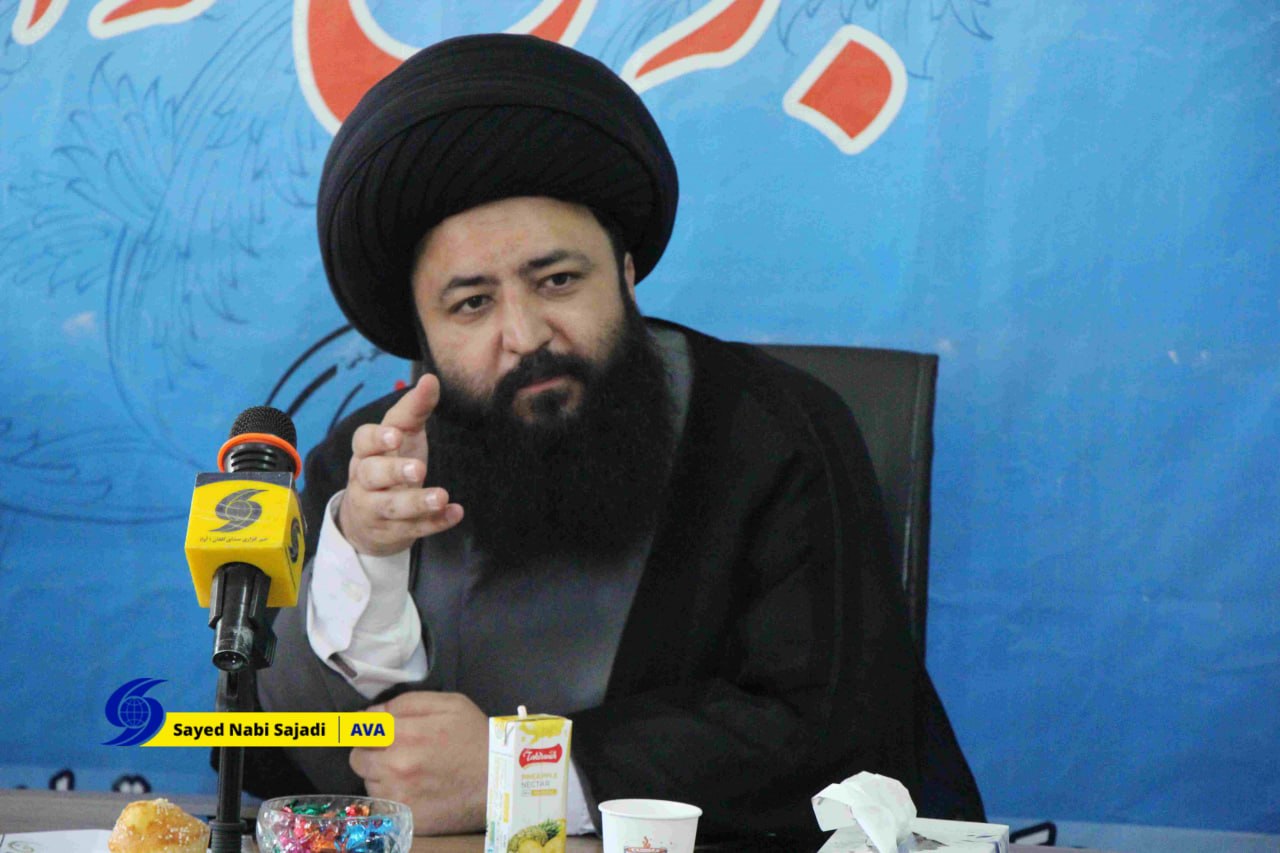 حضرت آیت‌الله سیدمجتبی خامنه‌ای مدظله‌العالی در فقه و اصول «صاحب مدرسه» هستند